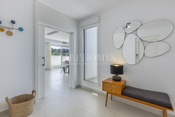 Modern penthouse in the exclusive gated complex La Reserva, Sotogrande