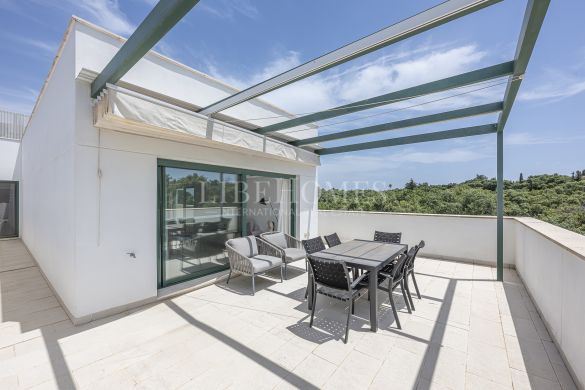 Modern penthouse in the exclusive gated complex La Reserva, Sotogrande