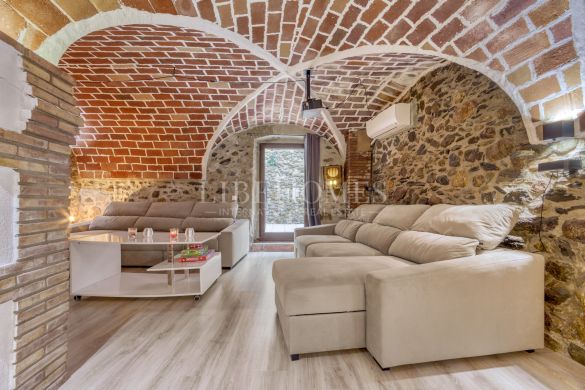 Fully renovated stone house in Garriguella village, in Costa Brava