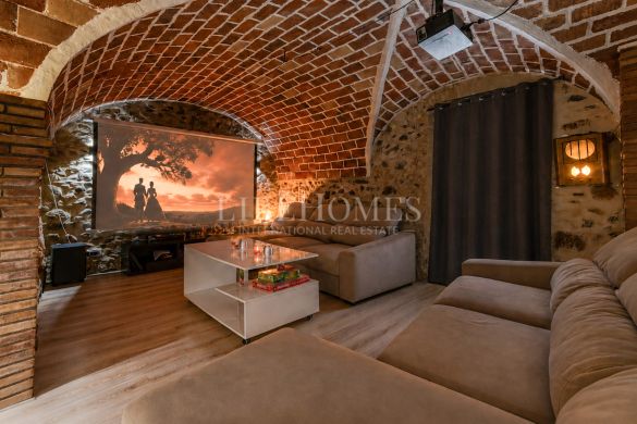 Fully renovated stone house in Garriguella village, in Costa Brava