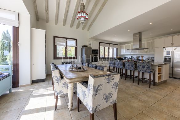 Preciosa villa andaluza en la prestigiosa Zona F de Sotogrande