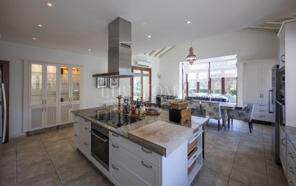 Preciosa villa andaluza en la prestigiosa Zona F de Sotogrande