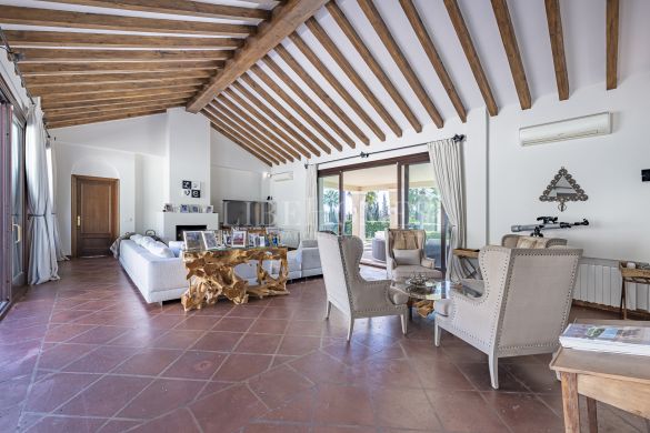 Preciosa villa andaluza en la prestigiosa Zona F de Sotogrande
