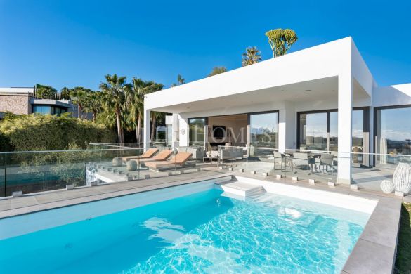 Modern luxury villa with panoramic sea views in La Quinta, Benahavis