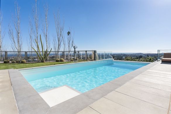 Modern luxury villa with panoramic sea views in La Quinta, Benahavis