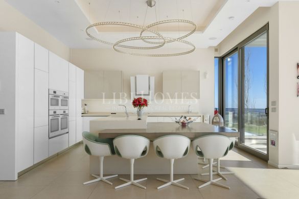 Modern luxury villa with panoramic sea views in La Quinta, Benahavis