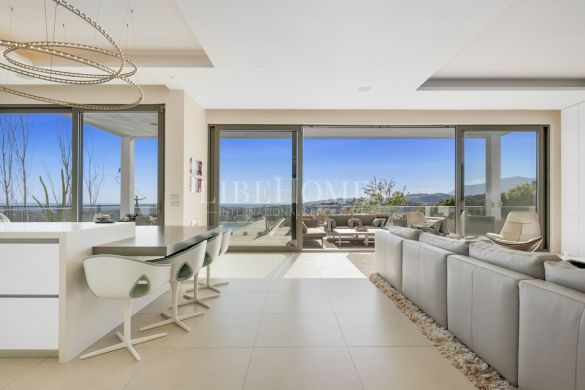 Modern luxury villa with panoramic sea views in La Quinta, Benahavis