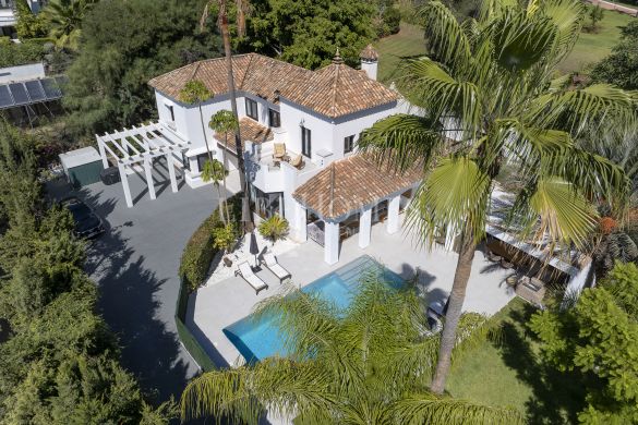 Modern villa with all the Andalusian charm in Paraíso Alto, Benahavis