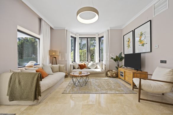 Modern villa with all the Andalusian charm in Paraíso Alto, Benahavis