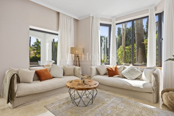 Villa moderna con todo el encanto andaluz en Paraíso Alto, Benahavis