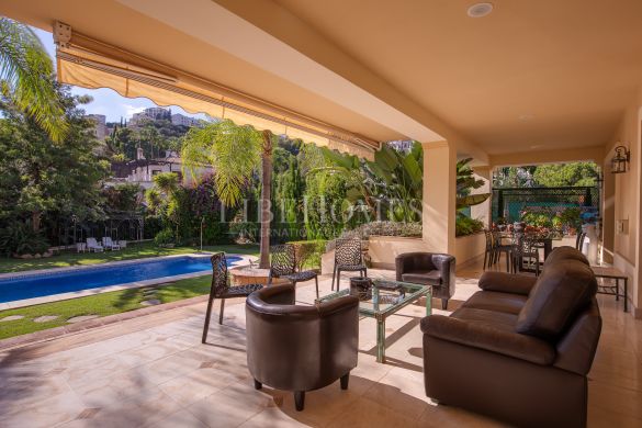 Beautiful traditional-style villa in Los Arqueros Golf, Benahavis