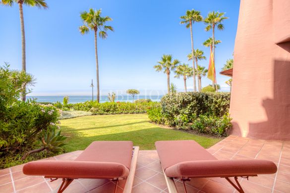 Luxury ground-floor apartment on the New Golden Mile, Estepona