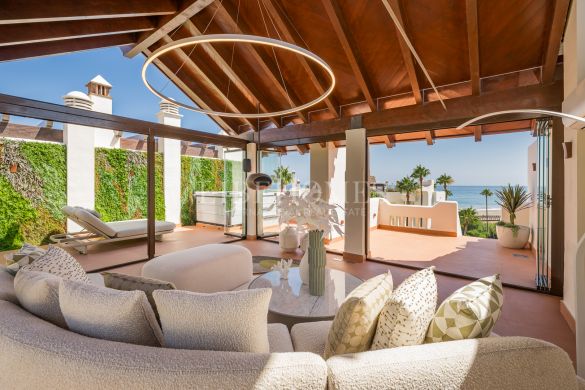 Beachfront duplex penthouse with spectacular sea views in Estepona