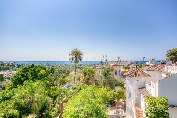 Beautiful villa with sea views in Estepona Hills, Altos de Estepona