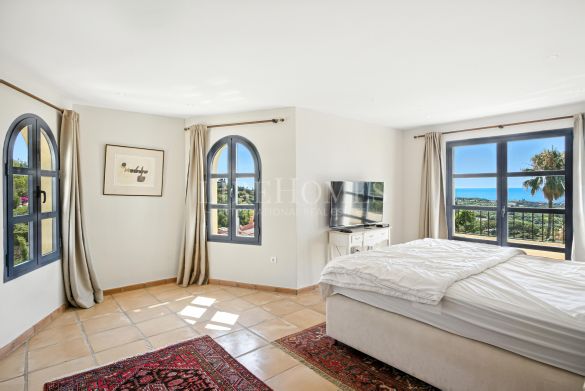Beautiful villa with sea views in Estepona Hills, Altos de Estepona