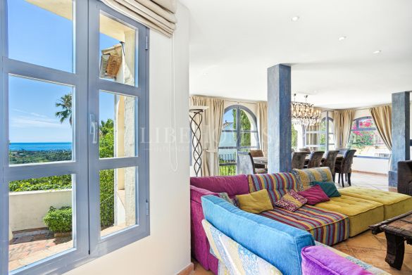 Beautiful villa with sea views in Estepona Hills, Altos de Estepona