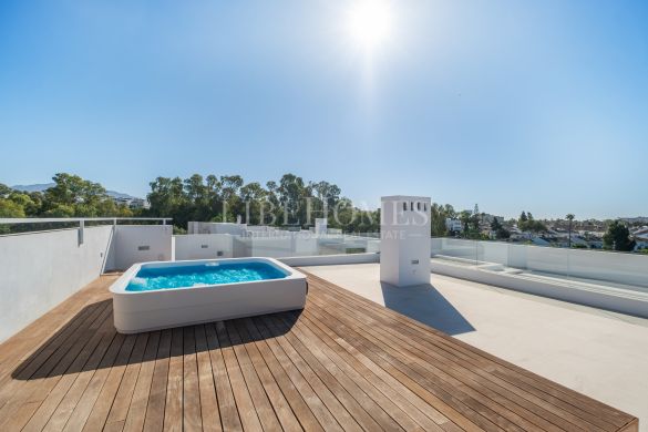 Modern luxury villa in El Paraiso, New Golden Mile, Estepona