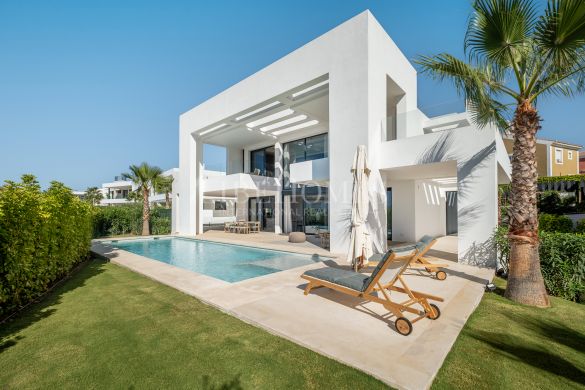 Modern luxury villa in El Paraiso, New Golden Mile, Estepona