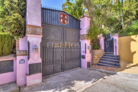 Charming Andalusian-style villa in Puerto de Los Almendros, Benahavis