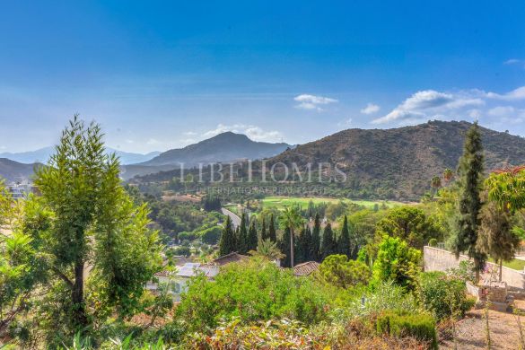 Charming Andalusian-style villa in Puerto de Los Almendros, Benahavis