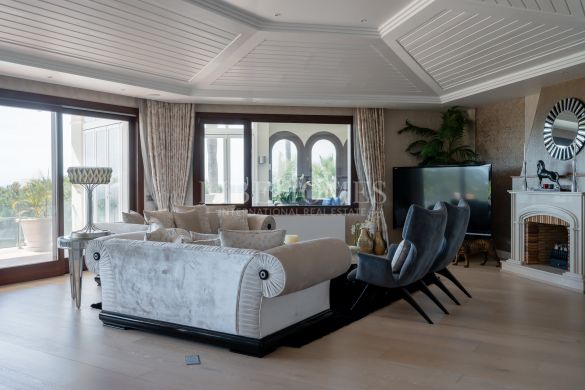 Luxury villa with sea views in Hacienda las Chapas, Marbella