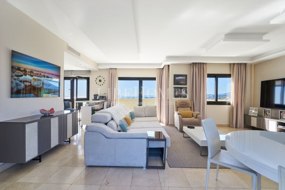 Luxury penthouse with panoramic views on the New Golden Mile, Estepona