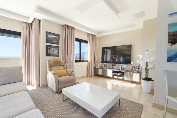 Luxury penthouse with panoramic views on the New Golden Mile, Estepona