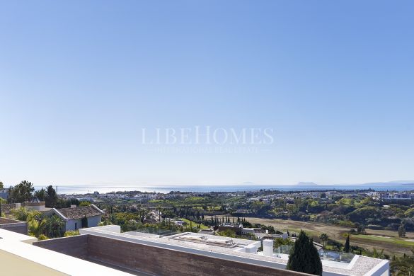 Luxury penthouse with panoramic views on the New Golden Mile, Estepona