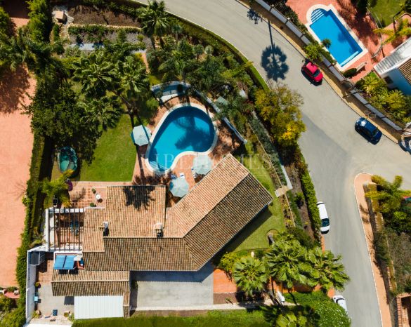 Andalusian single-story villa, panoramic views, El Rosario, Marbella