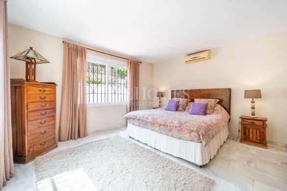 Beautiful Andalusian-style villa for sale in El Rosario, Marbella