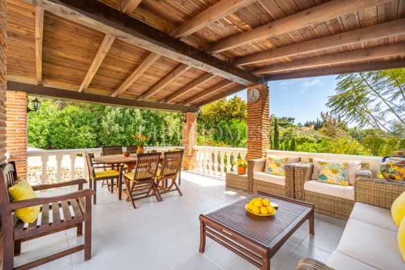 Beautiful Andalusian-style villa for sale in El Rosario, Marbella