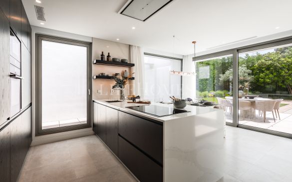 New modern villa close to El Paraiso Golf, New Golden Mile, Estepona