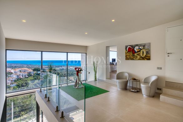 Villa with panoramic sea views in Altos de Los Monteros, Marbella