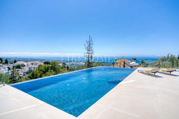 Villa with panoramic sea views in Altos de Los Monteros, Marbella