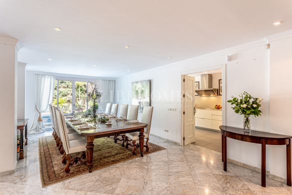 Luxury villa with sea views in Los Monteros Playa, Marbella East