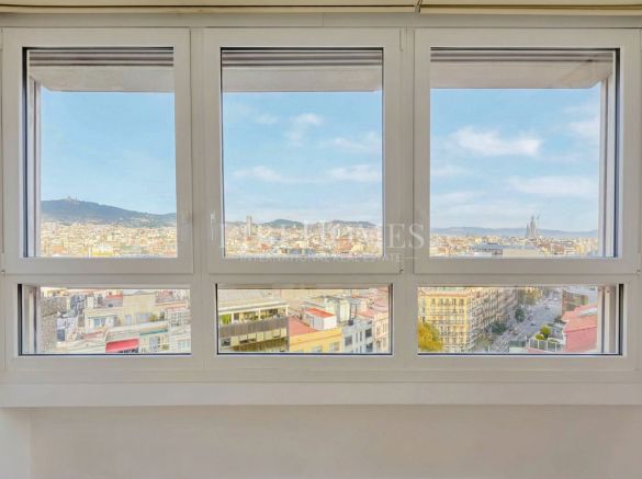 Apartment in Barcelona center, ​​​​panoramic views of city and the sea