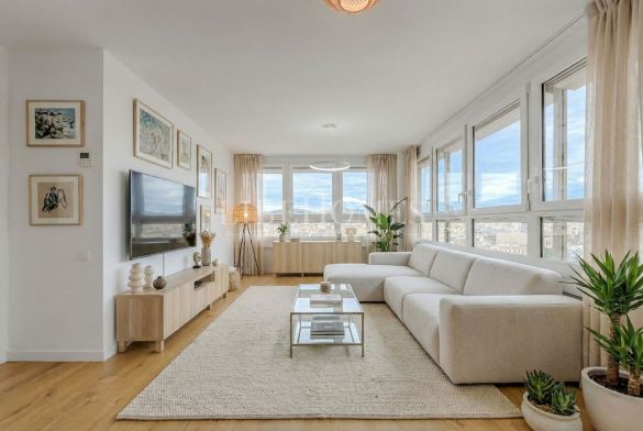 Apartment in Barcelona center, ​​​​panoramic views of city and the sea