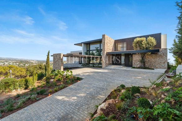 Spectacular luxury villa, panoramic sea views, El Herrojo, Benahavis