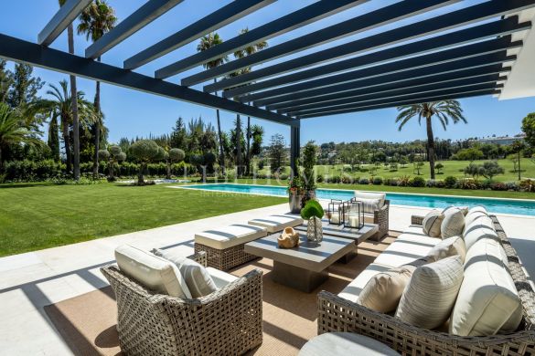 Frontline golf luxury villa in Las Brisas, Nueva Andalucia, Marbella