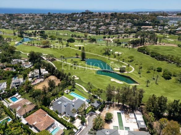 Frontline golf luxury villa in Las Brisas, Nueva Andalucia, Marbella