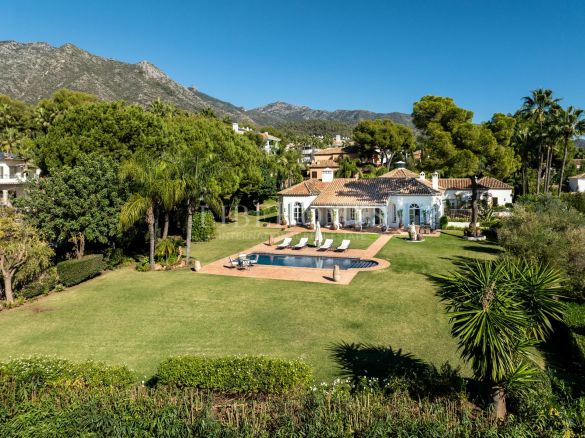 Andalusian luxury villa in Altos Reales, Marbella Golden Mile
