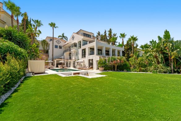 Luxury villa with sea and mountain views in Nueva Andalucia, Marbella