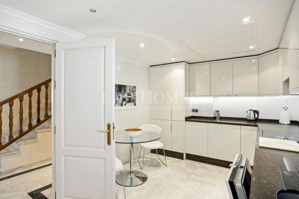 Duplex penthouse with sea views in Monte Paraíso, Marbella Golden Mile