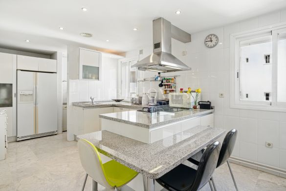 Duplex penthouse with stunning sea views in Marbella' Golden Mile