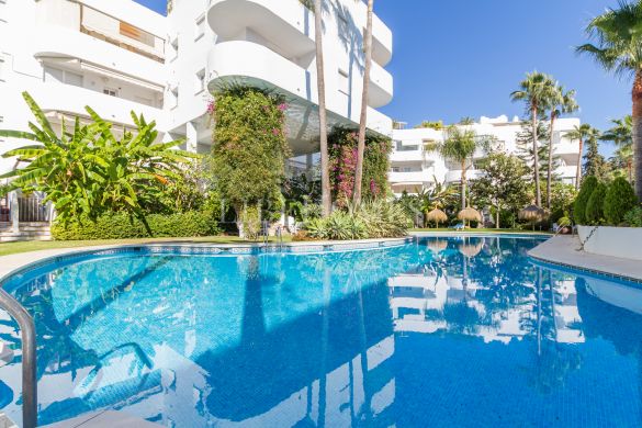 Duplex penthouse with stunning sea views in Marbella' Golden Mile