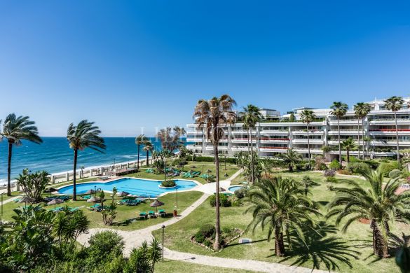 Stunning beachfront apartment in Marbella Golden Mile