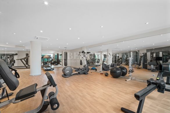 Stunning beachfront apartment in Marbella Golden Mile