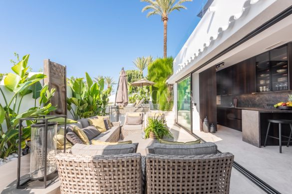 Luxury beach bungalow in Oasis Club, Marbella Golden Mile