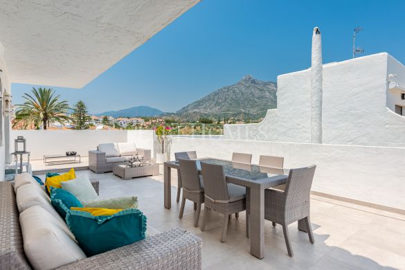 Penthouse, spectacular sea views in Coto Real, Marbella Golden Mile