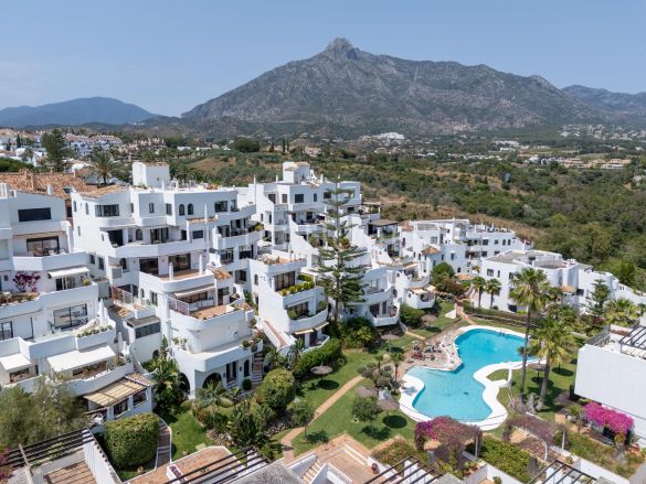 Penthouse, spectacular sea views in Coto Real, Marbella Golden Mile
